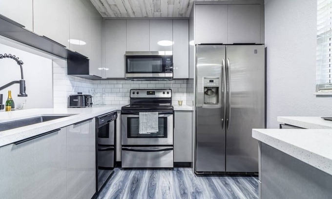 Pembroke Pines Condo | Pembroke Pines 2/2 condo, spacious, fully updated and family-friendly.