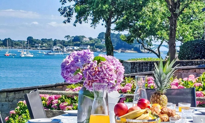 La Trinite-sur-Mer House | Pen Er Hoët by Interhome