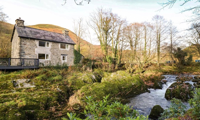 Mawddwy Cottage | PEN Y BONT, pet friendly, character holiday cottage in Mallwyd