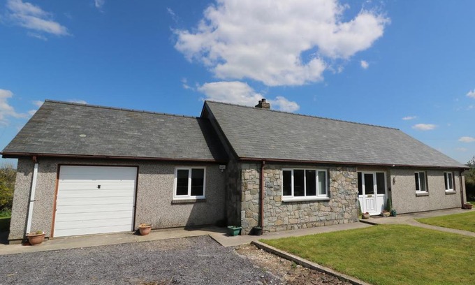 Llansannan House | Pen Y Cae