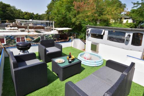 Vigneux-sur-Seine Boat Rental | Peniche refuge Seine