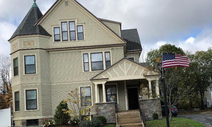 Auburn Bed & Breakfast | Penley House Bed & Breakfast