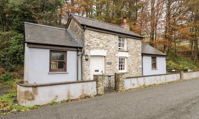 Capel Bangor House | Penlon