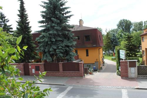 Troja House | Pension Trojská