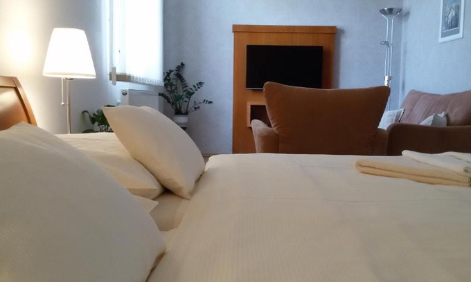 Hradec Kralove House | Pension U Labe