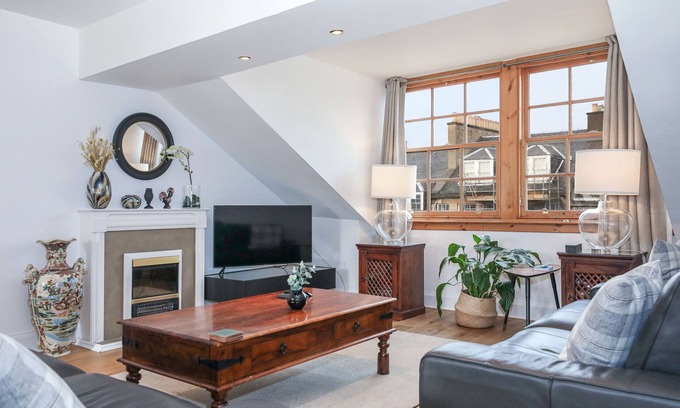 Old Town Apartment | Penthouse Apartment on Royal Mile | Three Bed
