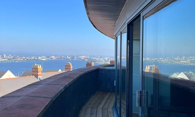 Penarth Apartment | Penthouse apartment overlooking Cardiff City & Bay