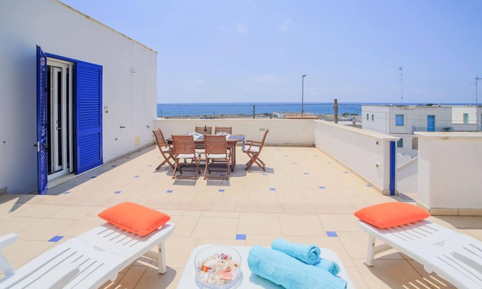 Torre Vado Apartment | Penthouse Azzurra Sea View Near Beach, Salve, Italy