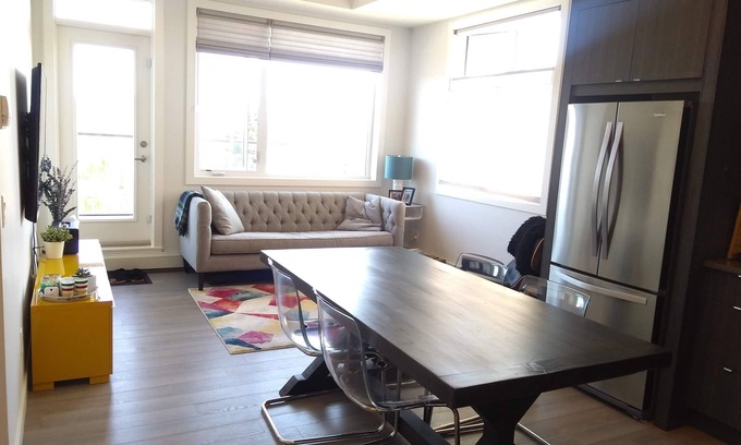 Inglewood Condo | Penthouse in trendy Inglewood