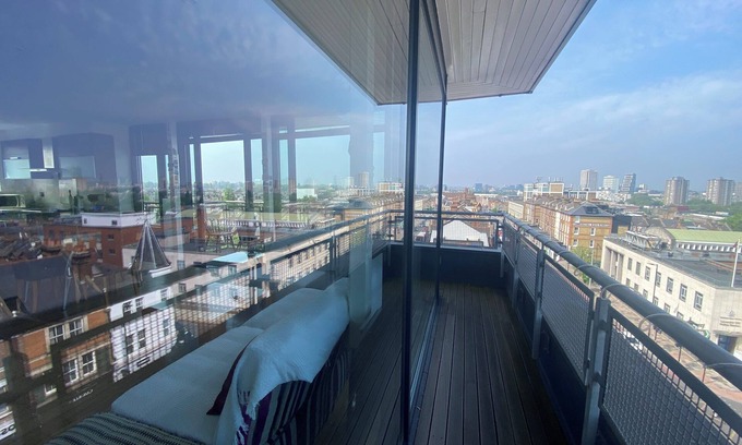 Shaftesbury Apartment | Penthouse near Clapham Junction large wrap around terrace incredible views
