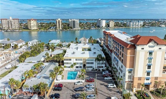 Bay Esplanade Condo | Penthouse Shores 307 - Spacious Water Views