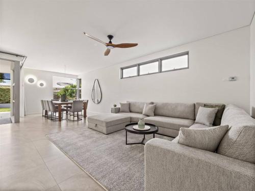 Dunsborough House | Peppermint Paradise - Seaside Comfort & Home Theatre