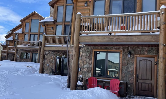 Fraser Condo | Perfect condo close to town & ski resort for up to 4 people