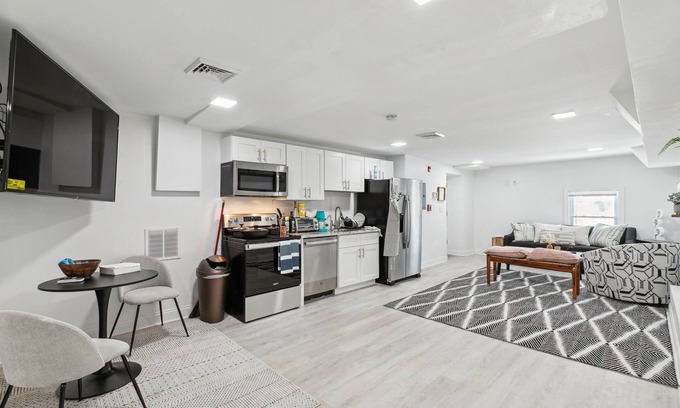 West Bristol House | Perfect Escape! Luxurious High-End Modern Oasis