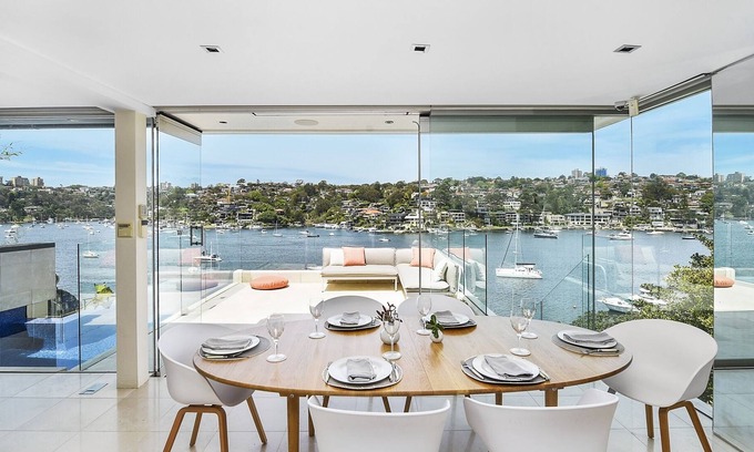 Northbridge House | PERFECT EXECUTIVE FAMILY HOME ON THE HARBOUR