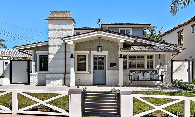 San Clemente House | Perfect Family Beach Getaway - Sunny SW San Clemente! Steps from T-Street Beach!