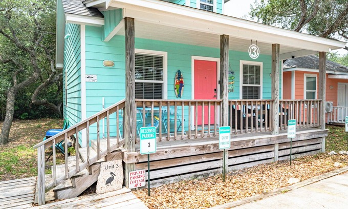 Rockport Cottage | Perfect Family Fun | Pool, King Bed+BBQ+Sleeps 6