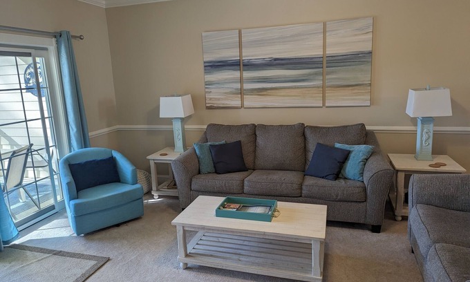 Central Myrtle Beach Condo | PERFECT for couples/families/golfers. Great Rates! Perfect central location.