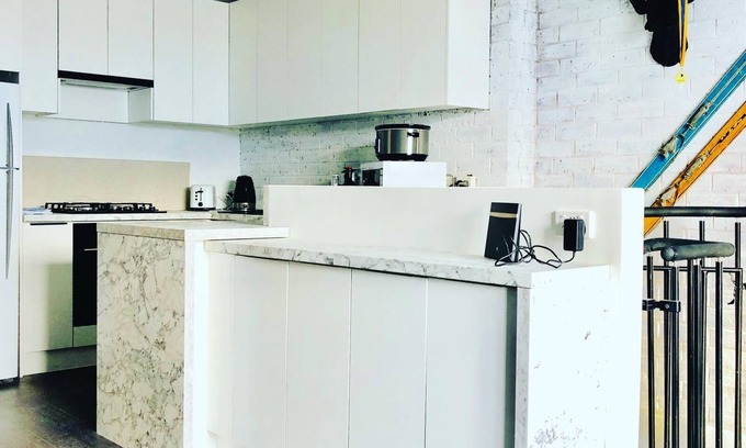 Hotham Heights Apartment | Perfect Located Apartment in the heart of Hotham