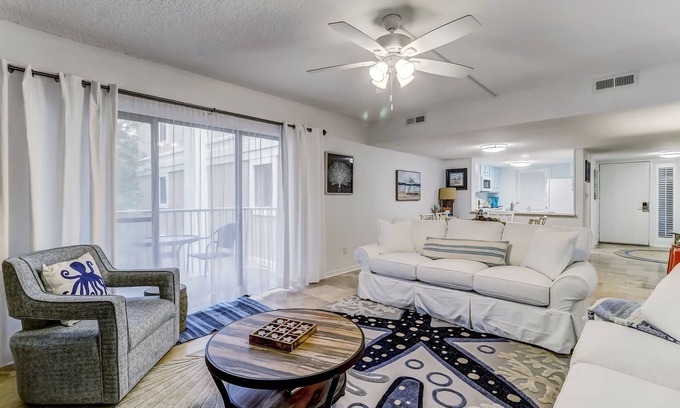 Fernandina Beach Condo | PERFECT LOCATION! Updated Amelia Island Condo Only 4 Min Walk to Beach!