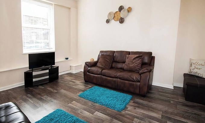 Bon-y-maen Apartment | Perfect Location with Parking - Jersey House