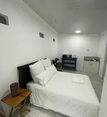 Grassy Park Apartment | Perfect long stay, near Rondevlei nature reserve,free WiFi