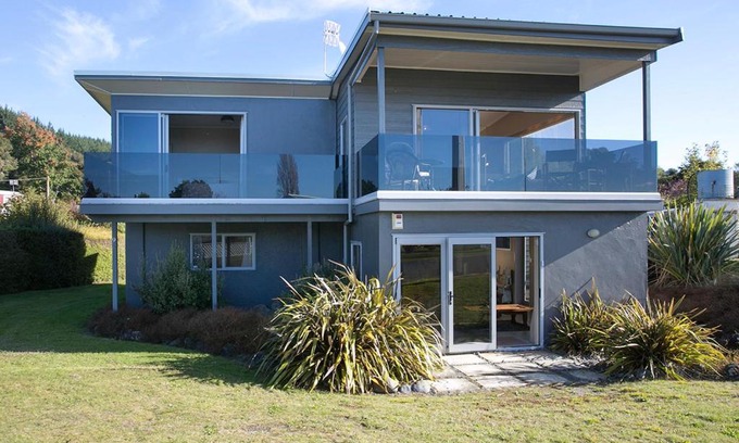 Motuoapa House | Perfect Position - Motuoapa Holiday Home