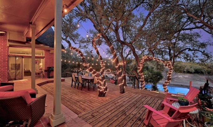 Austin House | Perfect Retreat + Pool + Cedar Hot Tub + Sleeps 12