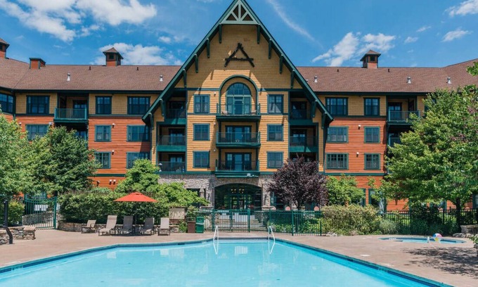 Vernon Condo | PERFECT RETREAT! Upgraded 1 bd condo; ski/hike/heated pool/hot tub, wineries!