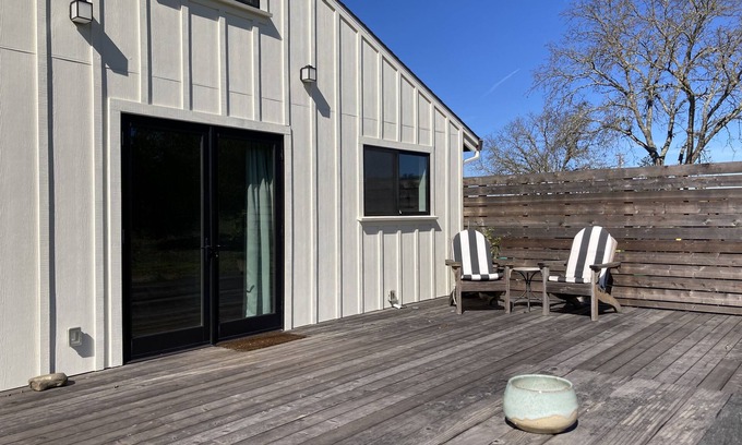 Windsor Apartment | Perfect romantic getaway for two! Private retreat in the countryside.