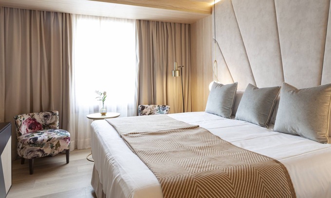 Sant Nicolau Hotel | Perfect Spot for Your Quick Stay! Relaxing Room