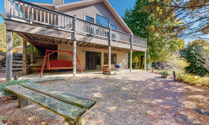 Empire House | Perfect 'up north' home near Sleeping Bear Dunes & Lake Michigan, deck, W/D