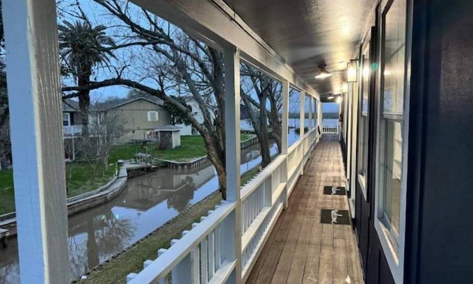 Brazoria Apartment | Perfect Waterfront Getaway