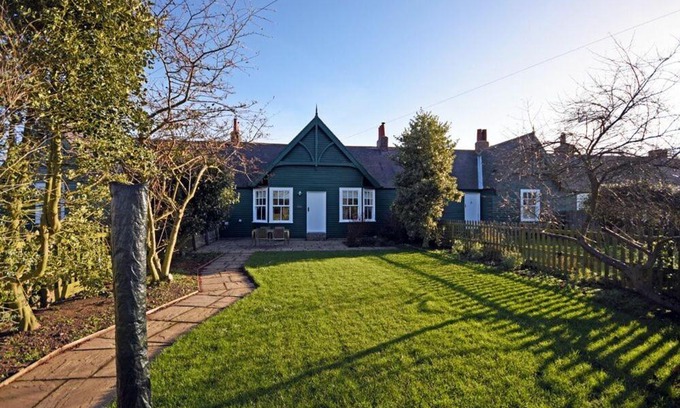 Bamburgh House | Periwinkle
