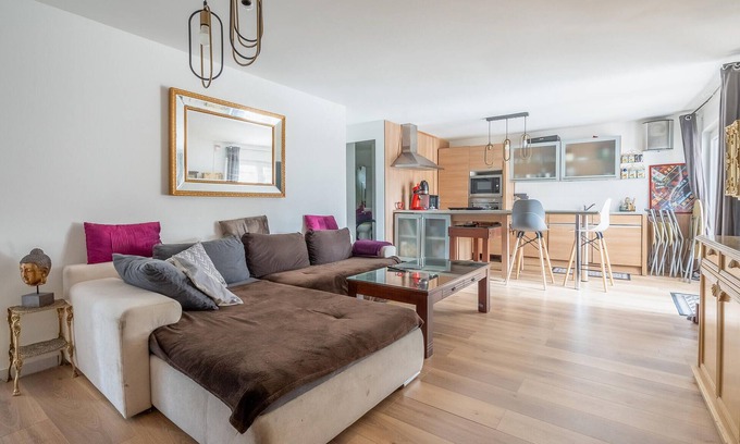 Saint-Thibault-des-Vignes Apartment | Pet friendly apartment in St Thibault des Vignes