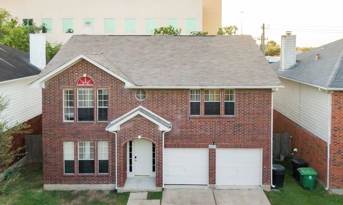 Clodine House | Pet-Friendly 3BR | Near First Colony Mall