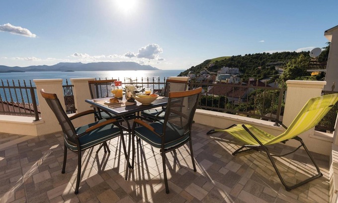 Komarna Apartment | Pet friendly apartment in Komarna