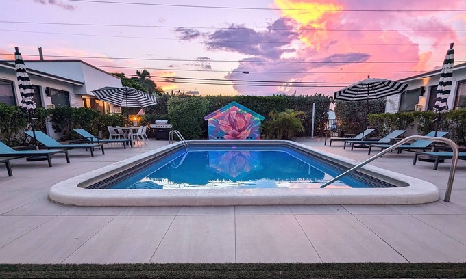 Deerfield Beach Apartment | Pet-Friendly Beach Studio #110 | Sleeps up to 3