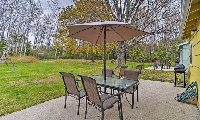 Charlevoix Cabin | Pet-Friendly Charlevoix Cabin: Walk to Lakefront!