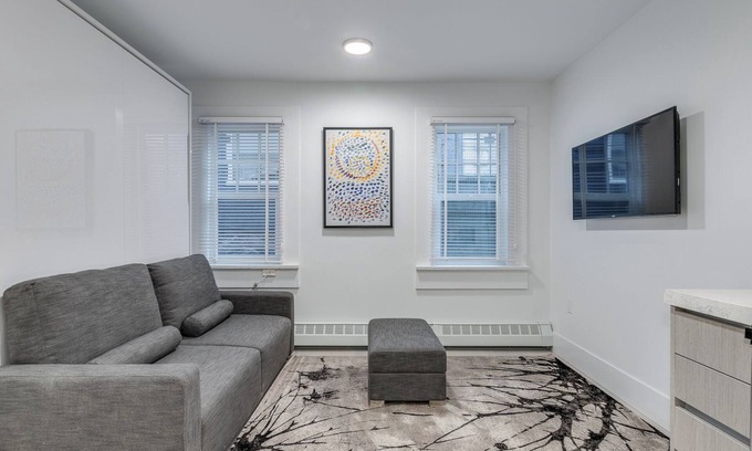 Downtown Vancouver Apartment | Pet Friendly Furnished Studio@1425 Haro