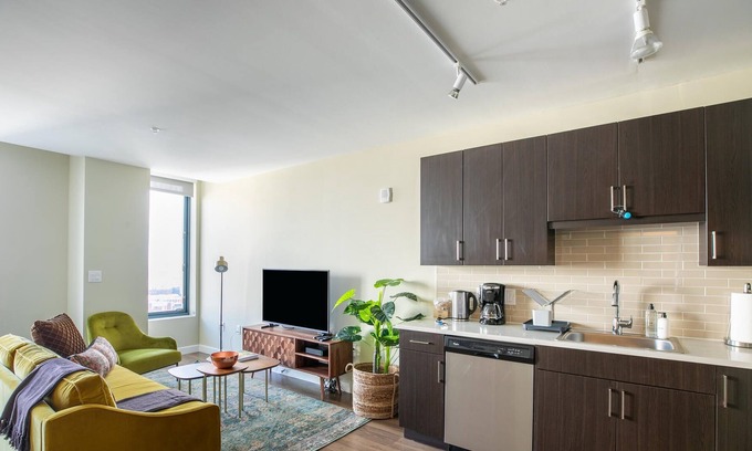 Theatre District Apartment | Pet-Friendly Furnished 1BR in Boston w/ Gym