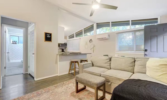 Broadmoor House | Pet-friendly Getaway near Cheyenne Cañon&Ivy wild