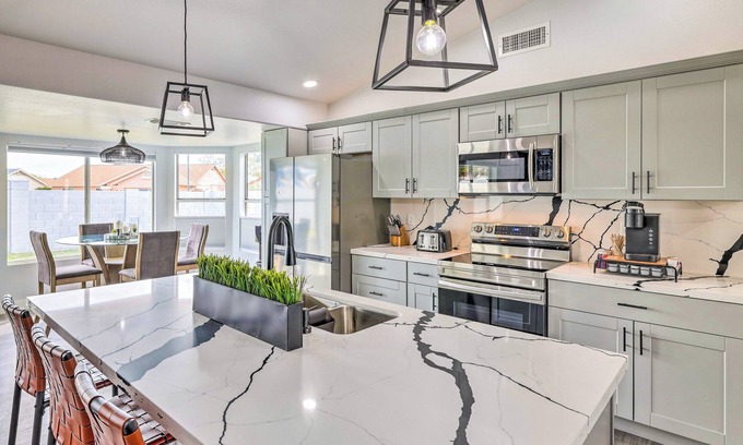 La Buena Vida House | Pet-Friendly Glendale Getaway Near Westgate