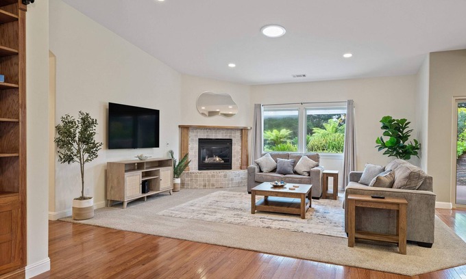 Callender House | Pet-Friendly Golf Course Retreat & Backyard Oasis