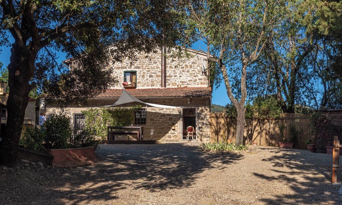 Greve in Chianti House | Pet-friendly Holiday Home 'Poggio Al Mandorlo' with Garden, Whirlpool & Wi-Fi
