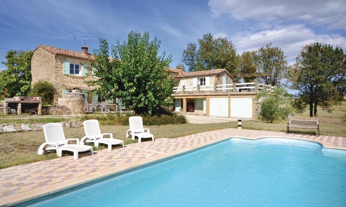 Bagard House | Pet friendly home in Bagard with WiFi