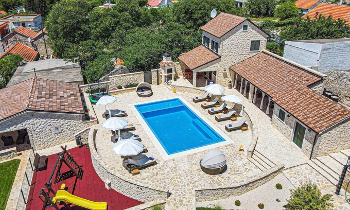 Sibenik House | Pet friendly home in Dubrava