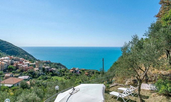 Costa House | Pet friendly home in Framura