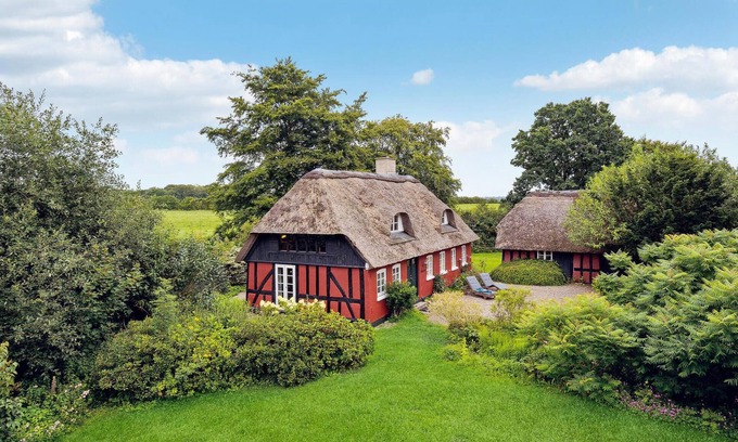 Vejle House | Pet friendly home in Vejle with kitchen