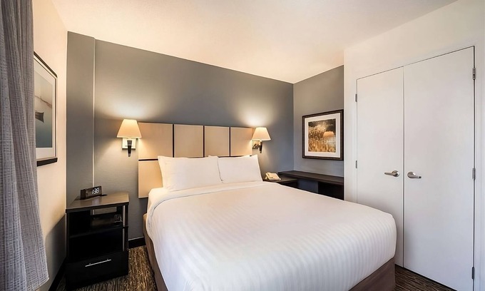Salt Lake City Hotel | Pet-friendly Hotel! THREE 1BR Suite with Full Kitchens, Free Airport Shuttle!